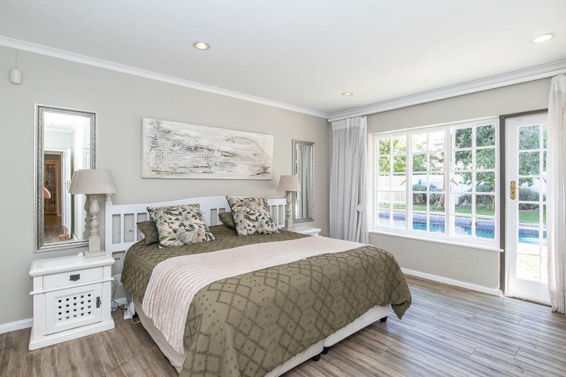 4 Bedroom Property for Sale in Constantia Western Cape